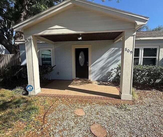 Building Photo - Charming Seminole Heights Home | Huge Fenced Yard + Prime Location