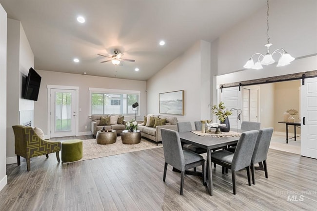 Photo - 1115 W Olds River Dr