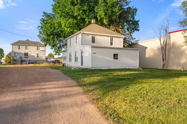 Building Photo - 1203 E Cherry St
