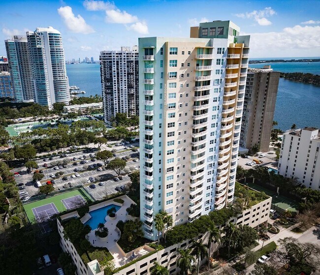 Building Photo - 2475 Brickell Ave Unit 703 Rental