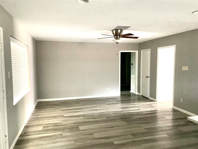 Photo - 7414 Carew St