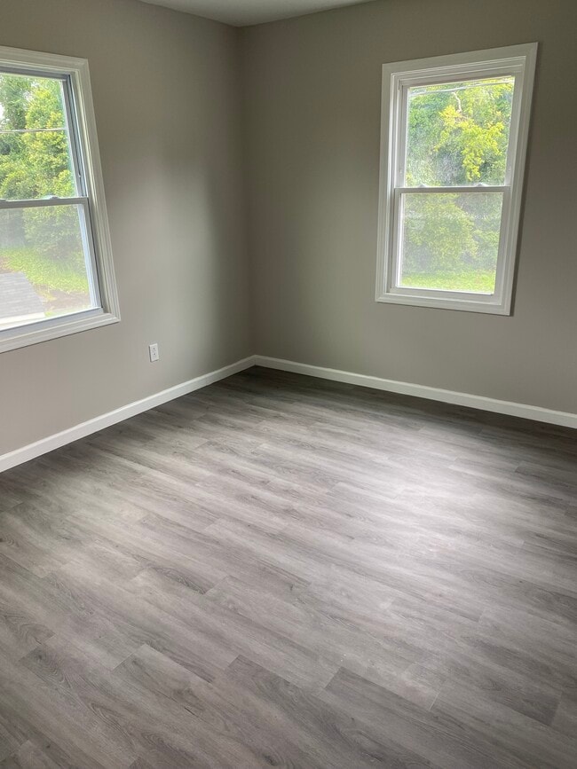 Photo - 260 Moughon St