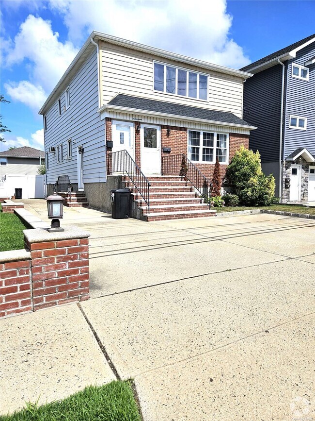 Building Photo - 17 5th Ave Rental