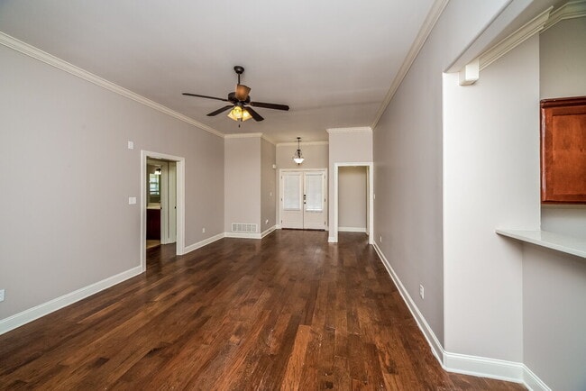 1406 Lake Front Dr E
