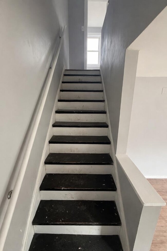 Photo - 3526-28 E 9th Ave