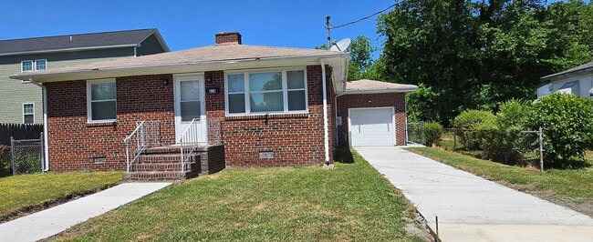 Building Photo - 818 Coolidge St