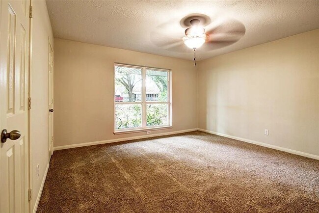 Photo - 1915 Solomon St