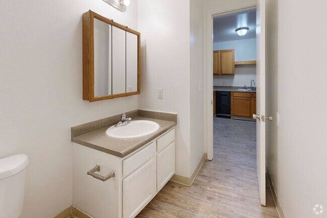 2BR, 1BA - 750SF - Bathroom 2