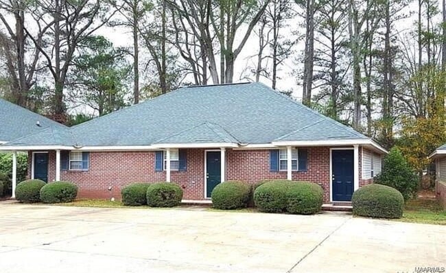 Photo - 5236 Main St