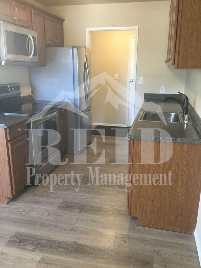 Photo - 924 Shorewood Dr