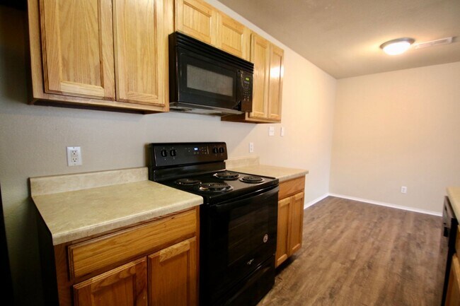 Photo - 8028-8030 Tanner Unidad 8028