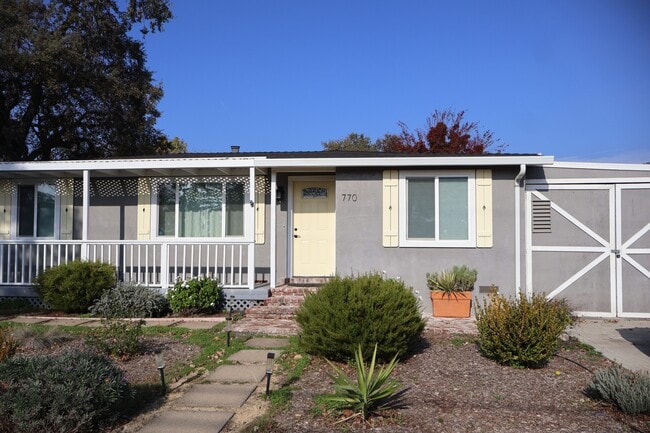 Building Photo - 770 Verano Ave