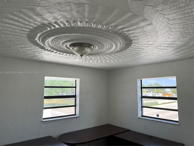 Photo - 4826 Pembroke Rd Unit 2