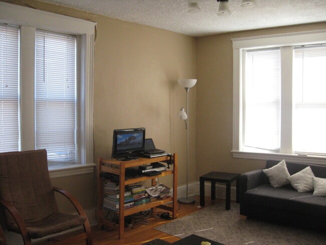 Building Photo - 1607 Commonwealth Ave Unit 22