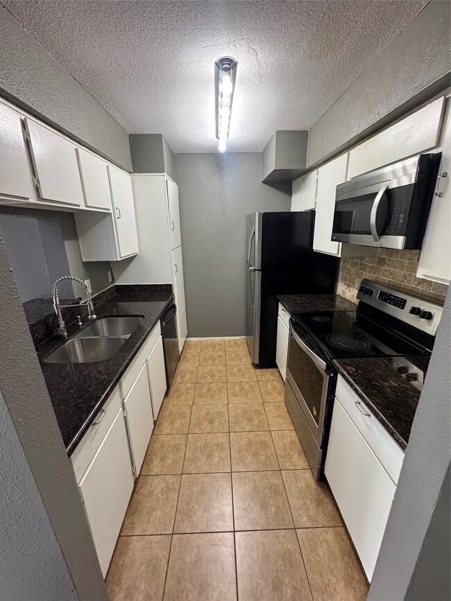 Building Photo - 6633 W Airport Blvd Unit 810
