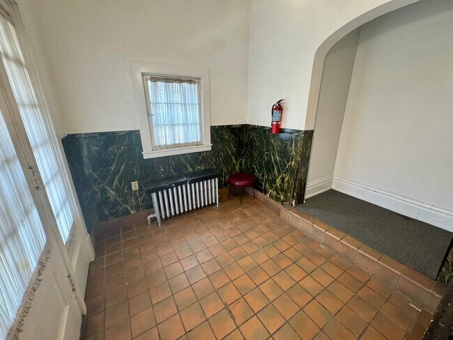 Photo - 1939 Crafton Blvd Unidad 6 Emerson 2nd Floor