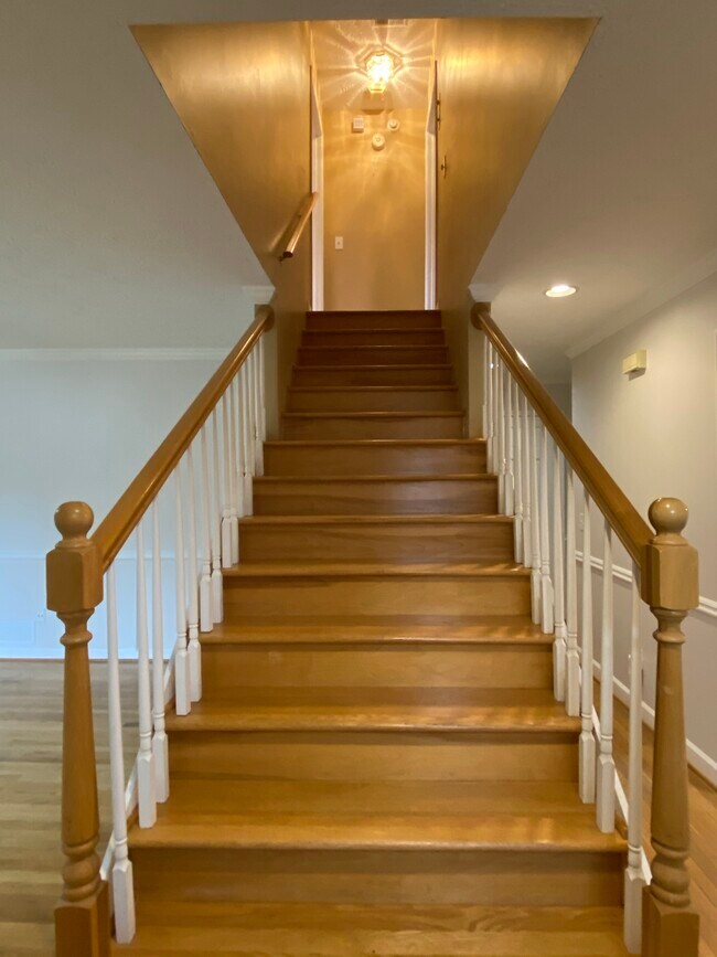 Photo - 979 Otter Way NE