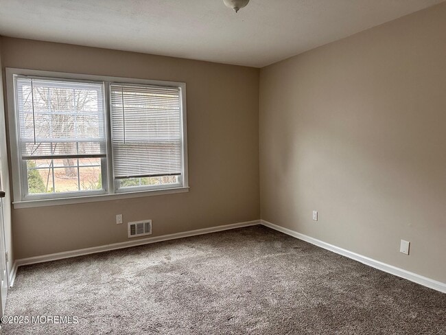 702 Cassville Rd