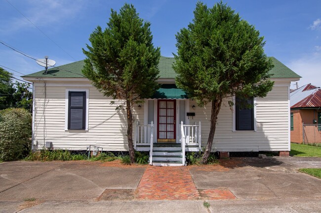 Photo - 1211 Holly St House