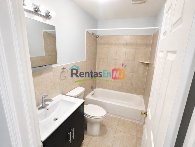 Photo - 406 Park Ave Unidad 4C