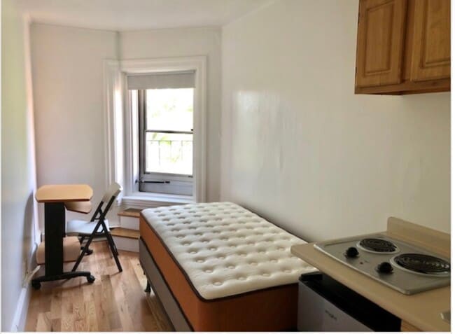 Photo - 1079 Beacon St