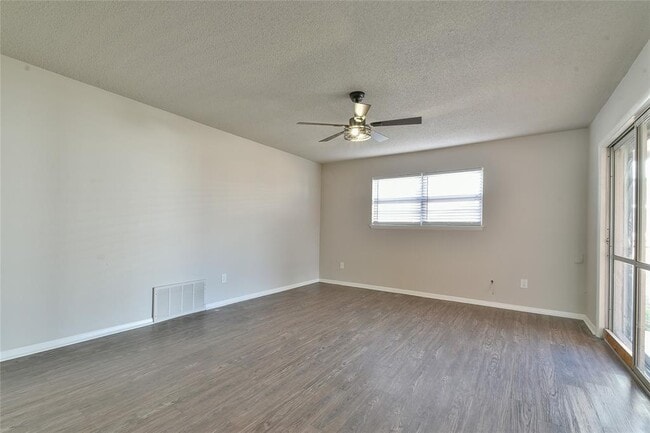 Photo - 608 Moraine Ave