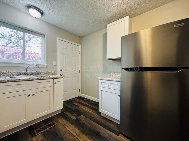 Photo - 289 Pine Ave