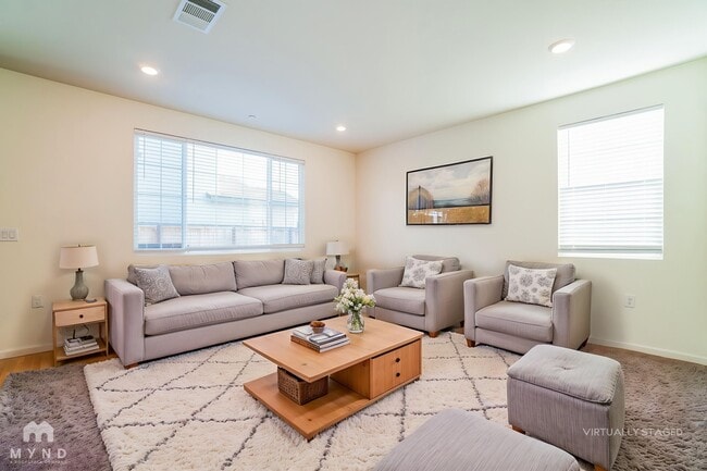 Photo - 676 Rosedale Wy