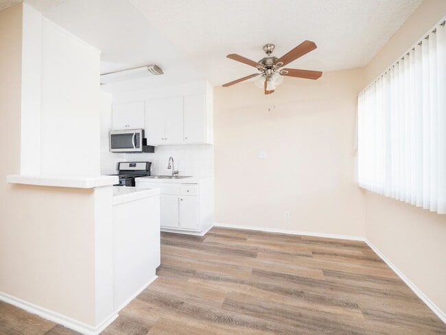 Photo - 1645 N. Winona Blvd