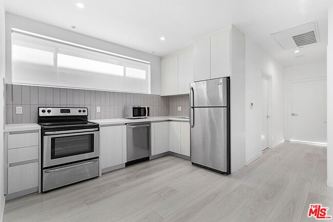 Photo - 1526 Armacost Ave Unit 103