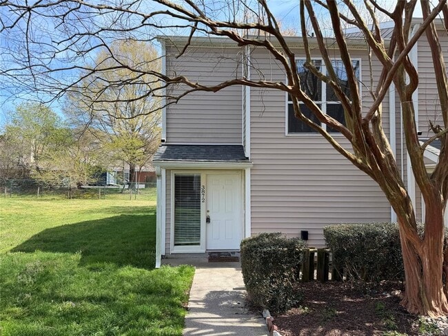 Photo - 3872 Staffordshire Ln