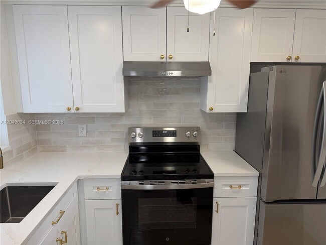 8135 Sunrise Lakes Blvd Unit 210