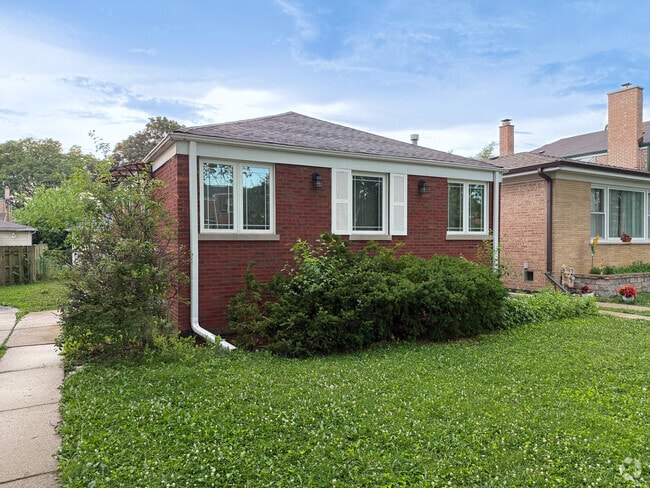 Building Photo - 5222 N Olcott Ave Rental