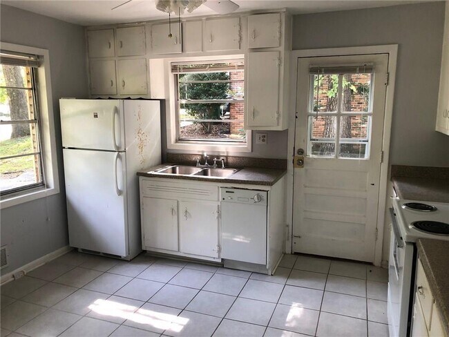 Photo - 1257 Woodland Ave NE