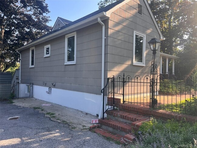 Photo - 1375 W Main St