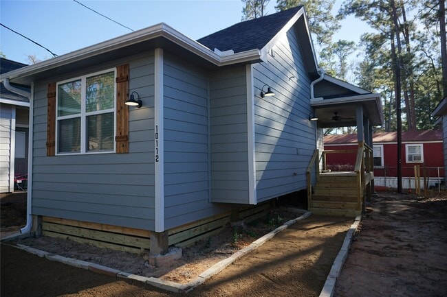 Building Photo - 10112 Barberry St