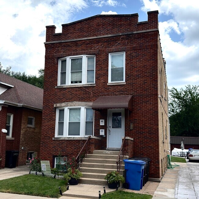 Building Photo - 4711 N Kenton Ave