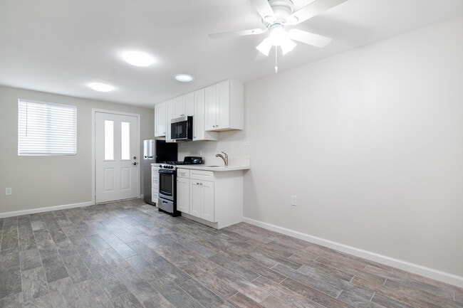 Photo - 582 Douglas St Unit Downstairs