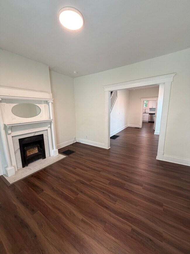 Photo - Spacious 3 Bed | 1.5 Bath – Prime Clintonv... Unit 1
