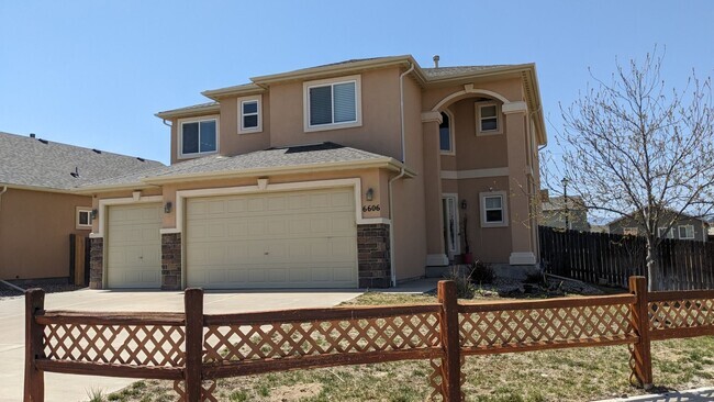 Building Photo - BEAUTIFUL MODERN 4 BED/2.5 BATH WITH 3-CAR... Rental