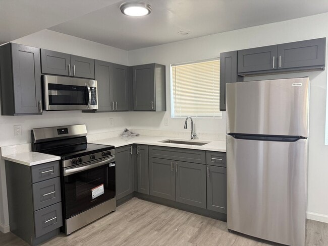 Building Photo - 1 Bedroom Phx. Apartment Unit 16Th St.