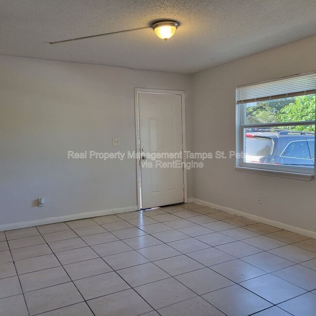 Photo - 8427 N 39th St Unidad 2