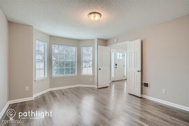 Photo - 5 br, 3 bath House - 63 Silvergrass Drive ...