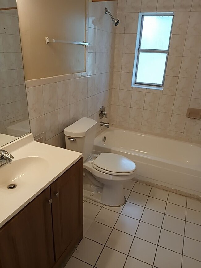 Photo - 1924 Honour Rd Unit 4