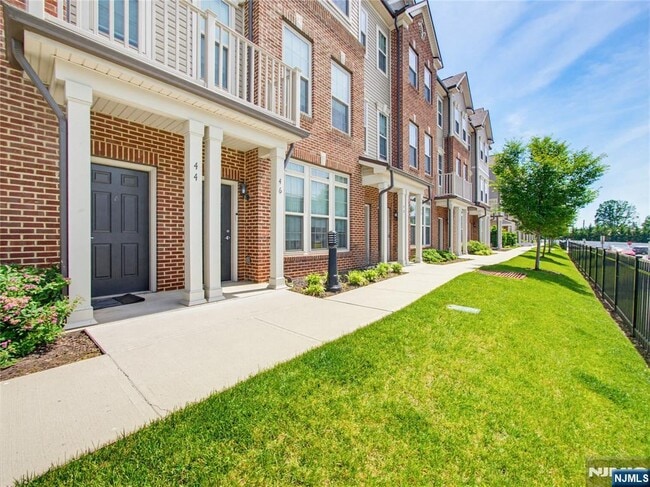 Photo - 44 Leahy Dr