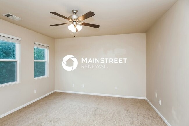 Photo - 3 Bedroom Pet-Friendly Home in Dallas, GA with Main Street Renewal