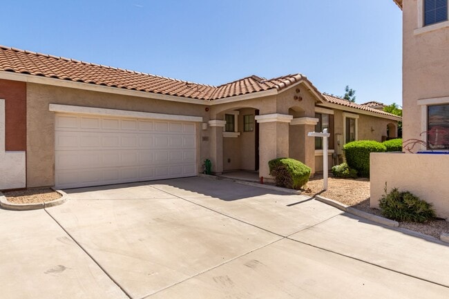 Building Photo - 3 Bedroom, 2 bath home in the heart of Gilbert!
