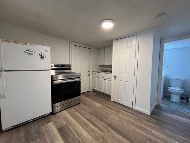 Building Photo - 568 S Main St Unit 568 2nd F Apartment 2