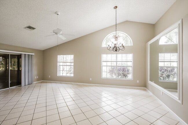 Photo - 105 Hemingway Ct