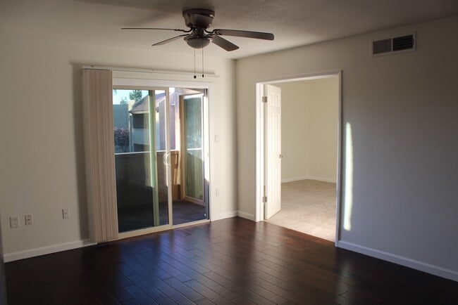 Building Photo - 5877 N Granite Reef Rd Unit 2239